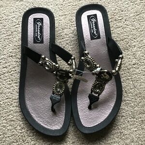 Grandco Women's Black and Silver Embellished Sandals